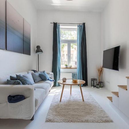 Black And White Apartment Budapest Esterno foto